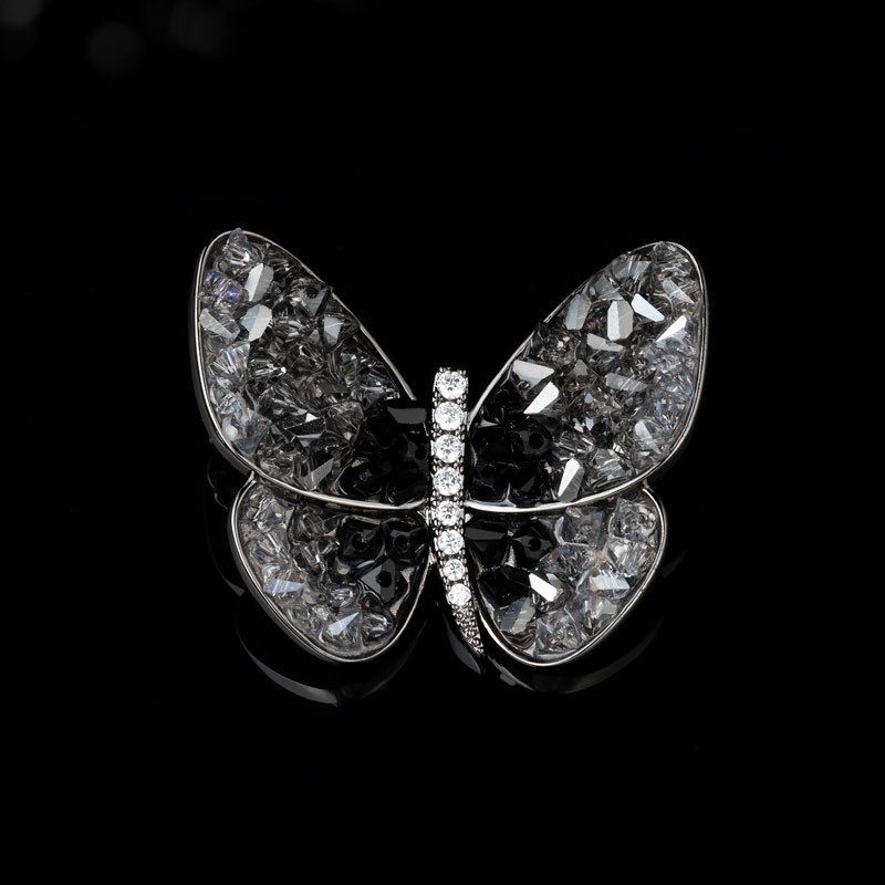 Fashionable and elegant crystal butterfly brooch, niche and light luxury insect corsage, personalized and creative brooch accessories details Picture