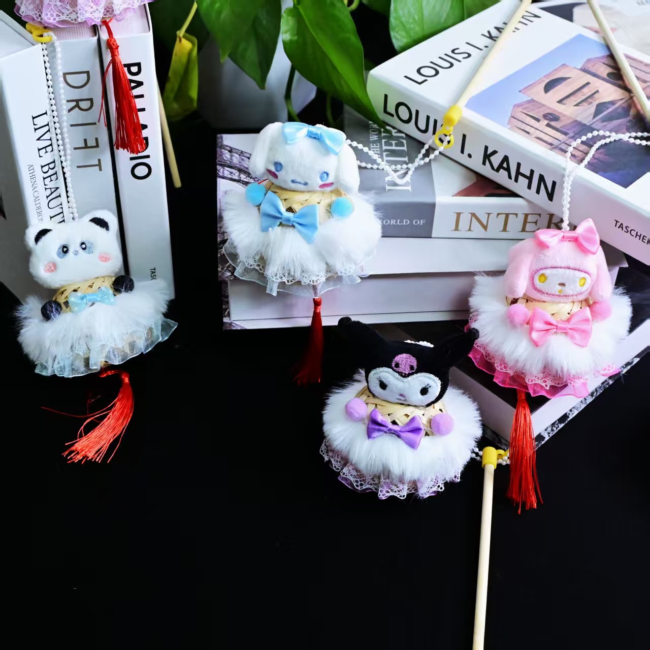 Bamboo-woven cartoon lanterns are bestsellers. New Chinese-style Mid-Autumn and New Year Festival, children's lanterns are set up at street stalls in scenic spots and night markets details Picture