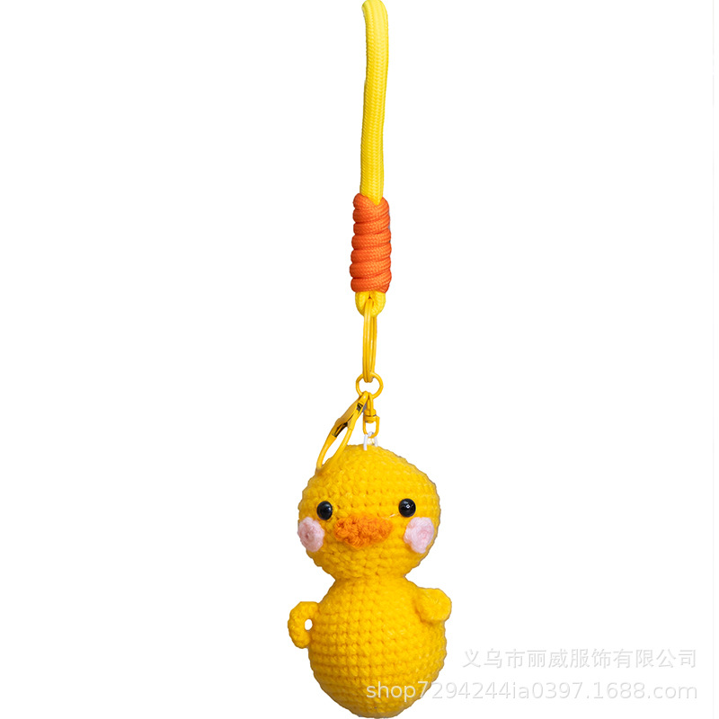 手工钩织动物小鸭子可爱包挂钥匙扣跨境批发成品白底实物图