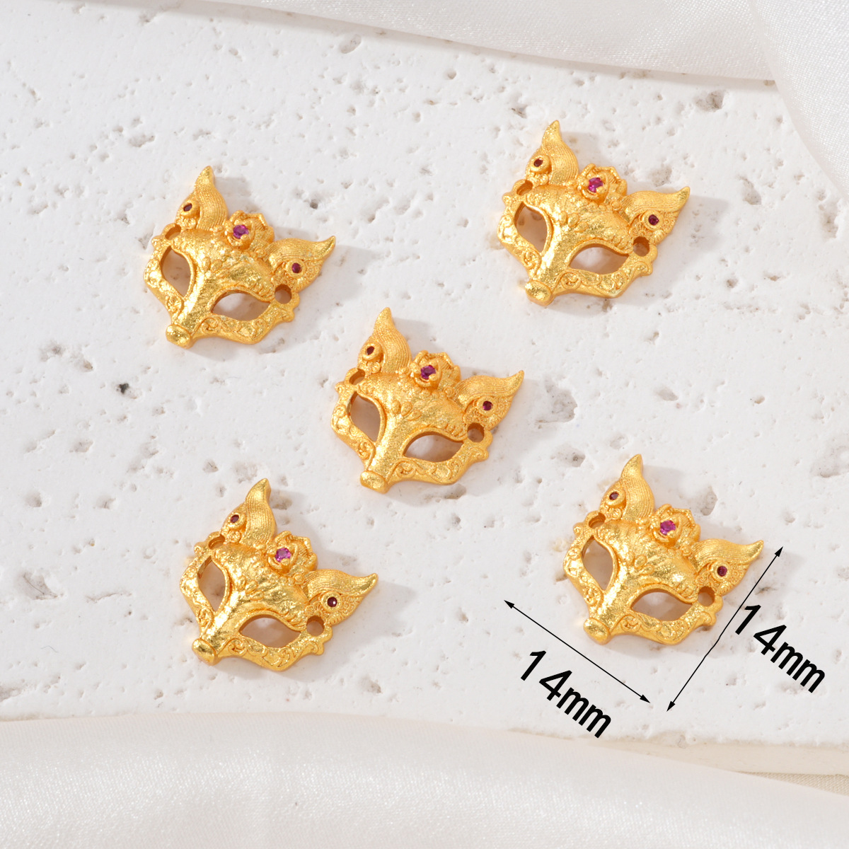 Sand gold diamond-encrusted fox mask pendant, hollowed-out LAN Yan fox necklace bracelet pendant accessory, diy handcrafted accessory