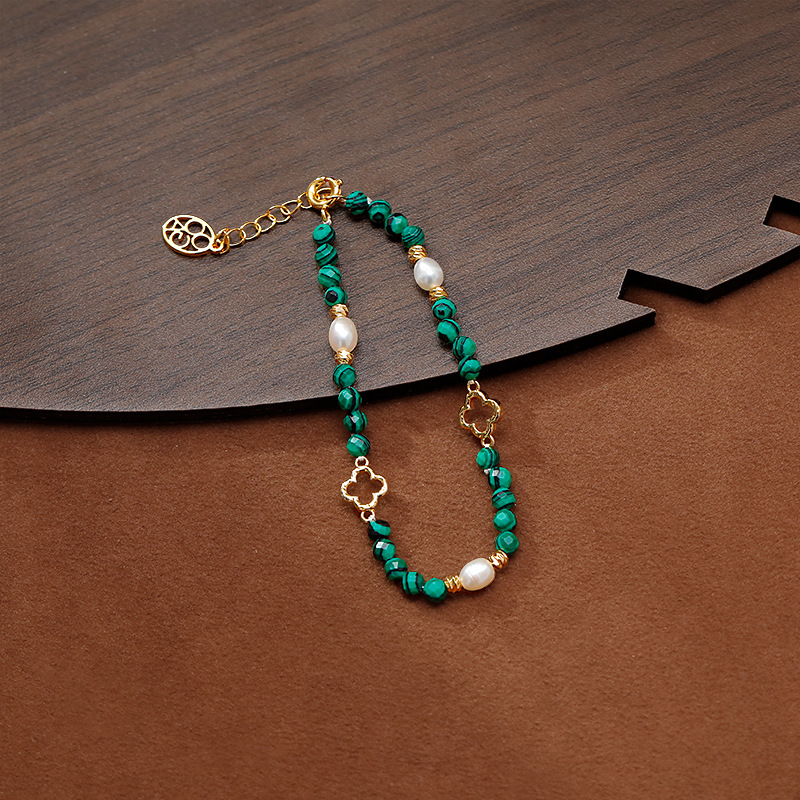 Gentle and elegant freshwater pearl malachite bracelet, noble and retro emerald beaded, simple hollowed-out pattern jewelry
