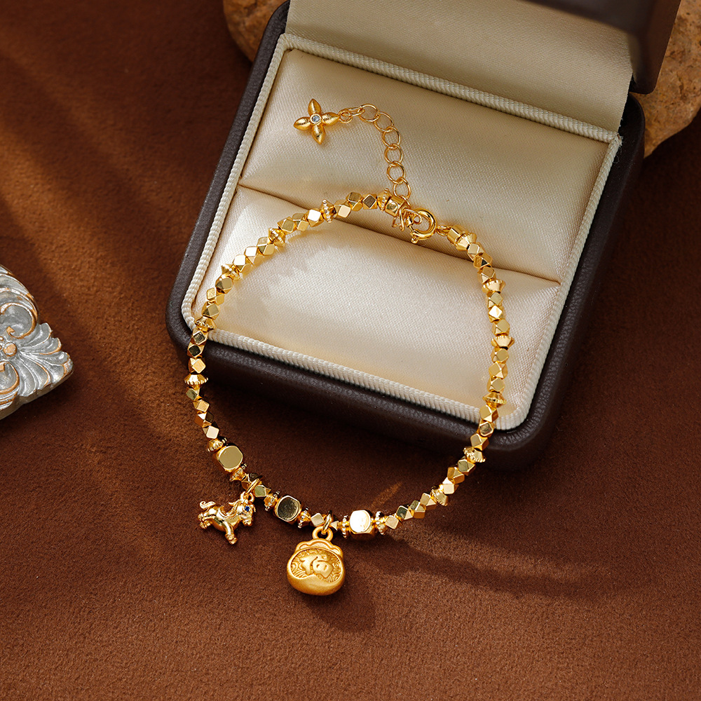 Hyacinth's traditional sand-gold lucky bag, little horse pendant bracelet, female Douyin bestseller, 2026 new trendy and high-end accessory Application Scenario