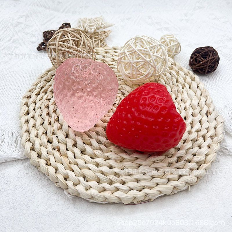 Wholesale of popular solid strawberry toys with a large snow top on Xiaohongshu, which are soft and musky and have a silicone-like feel to relieve stress and release Application Scenario