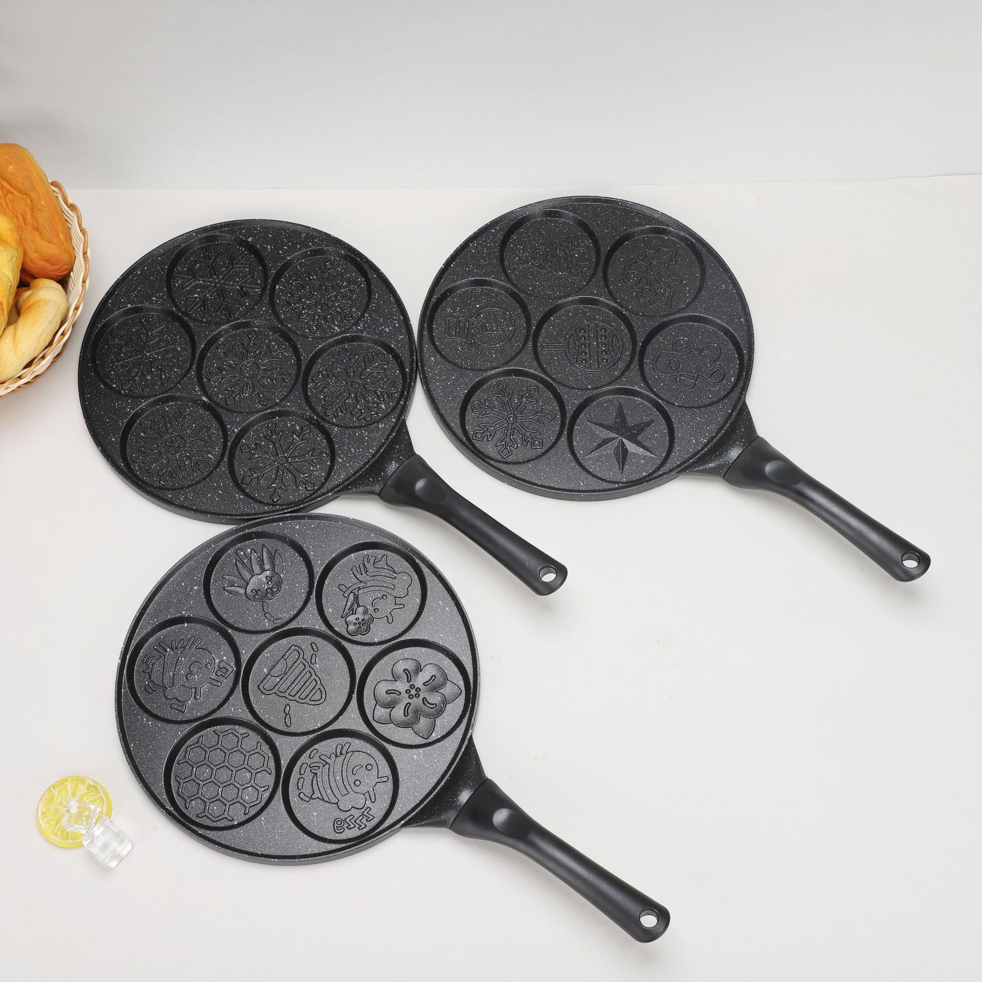 亚马逊新品圣诞系列不沾煎锅麦饭石烙饼煎蛋工具家用早餐平底锅批细节图