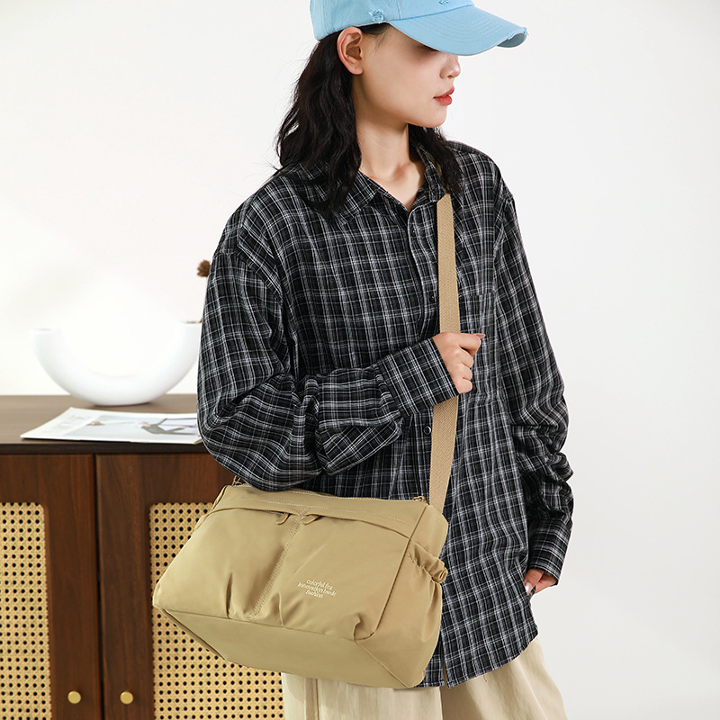 Nylon fabric women's crossbody bag, water-resistant crossbody bag, lightweight single-shoulder multi-layer crossbody bag details Picture