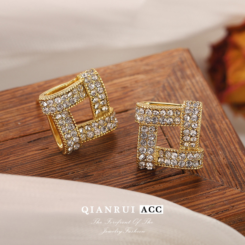 The new zircon geometric square earrings exude a sense of sophistication for women. They are small, simple, trendy, fashionable and have a unique style. The stud earrings are made of s925 silver details Picture