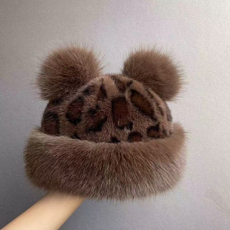 A women's autumn and winter faux fur thickened, warm, fashionable and versatile cap with little bear ears and leopard print fur Application Scenario