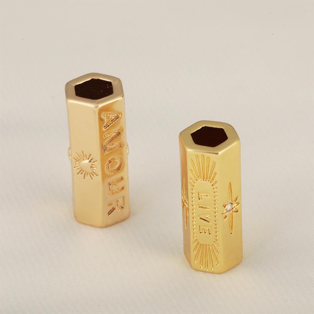 Honglu's new women's fashion accessories, electroplated hip-hop personality pendants, creative and versatile pendants, cross-border supply Application Scenario