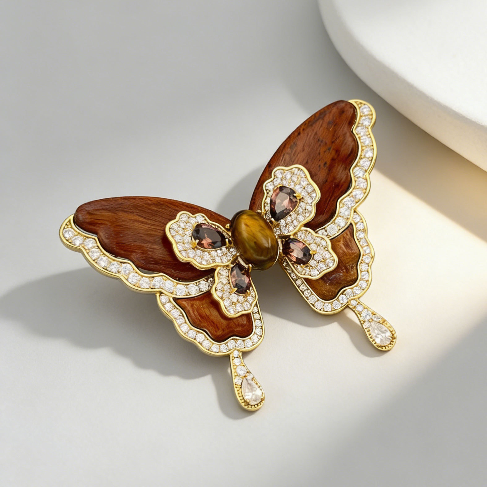 Light luxury retro wooden butterfly brooch, copper alloy, real gold electroplated, slightly inlaid zircon tiger's eye, high-end women's brooch Application Scenario