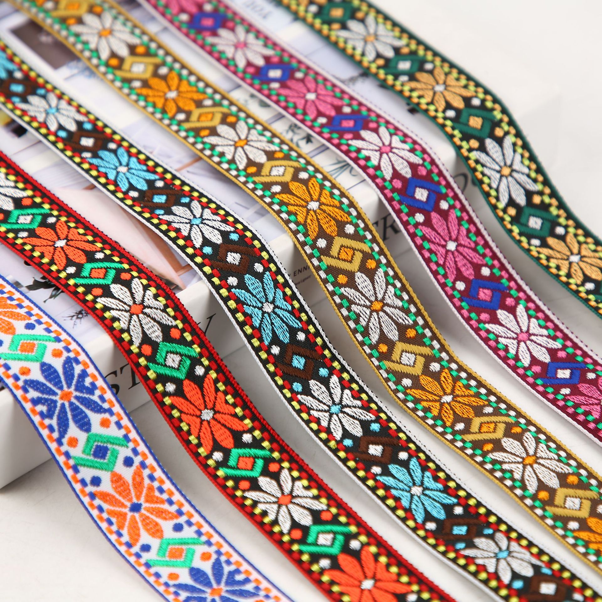 Wholesale of 2.5 cm ethnic-style jacquard ribbons, hair accessories, headwear, ethnic webbing and ethnic clothing accessories in stock