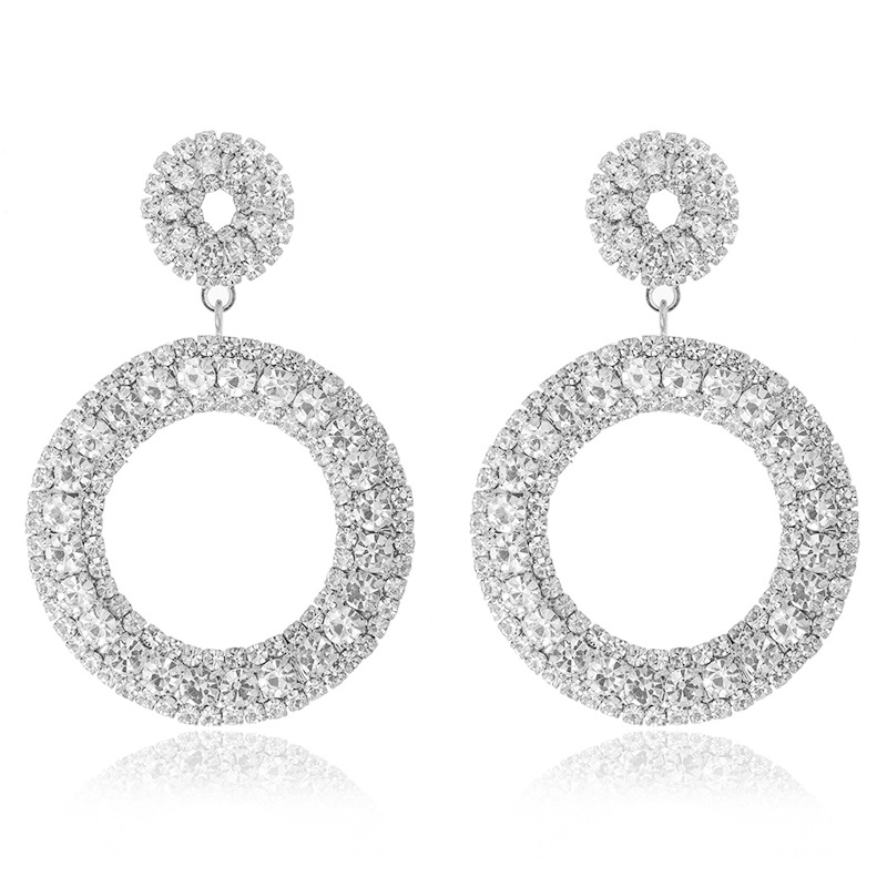 The manufacturer's supply of personalized and exaggerated round pendant rhinestone earrings for women, geometric shape luxurious and shiny diamond-encrusted pendant earrings long and elegant for women Application Scenario