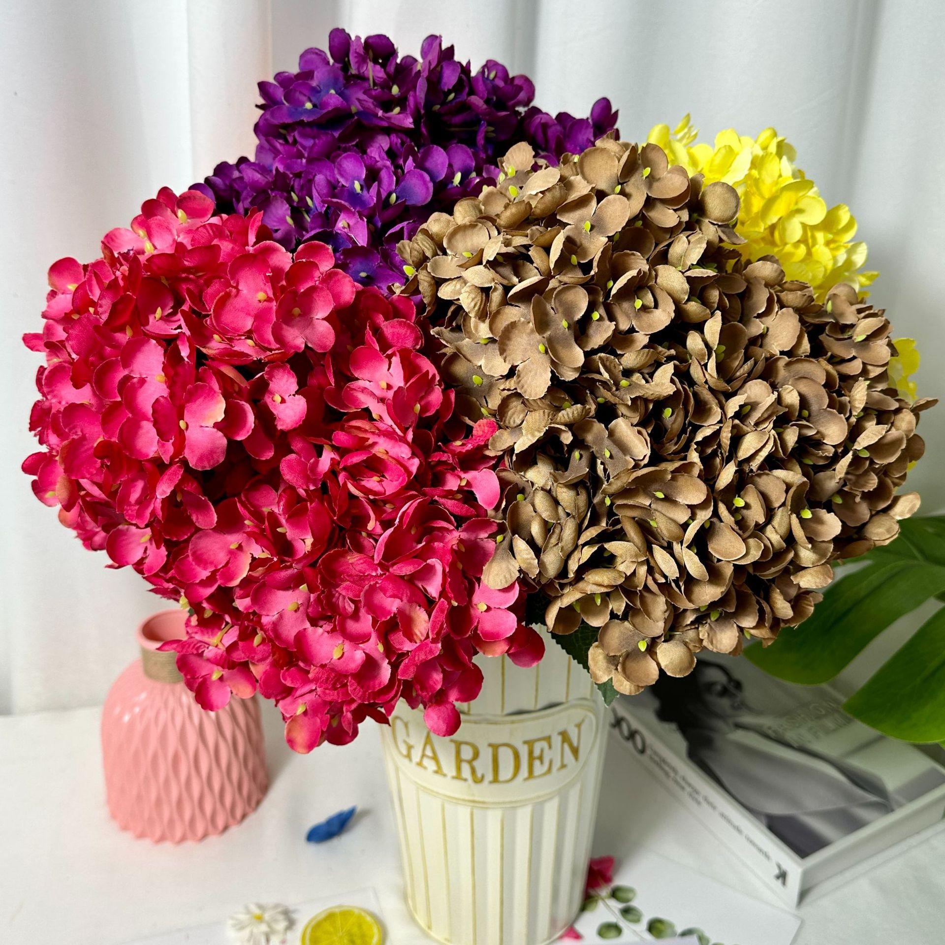5-head artificial hydrangeas for shopping malls, hotels, home decoration, soft furnishings, wedding decorations, photography, and wholesale Application Scenario