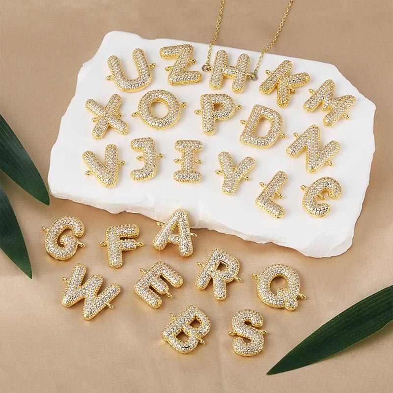 Honglu Cross-border's new 26-letter English letter pendant necklace accessory, a fashionable copper-plated and zircon pendant accessory