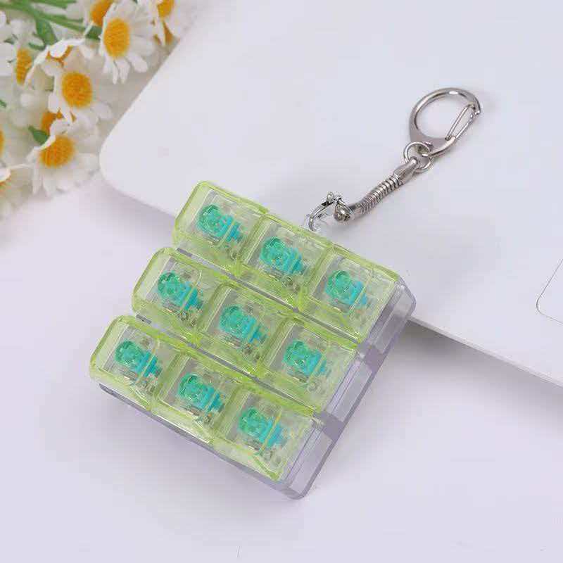 In-stock direct delivery 9-grid key decompression keychain creative mechanical keyboard pendant, cross-border bestseller educational toy Application Scenario