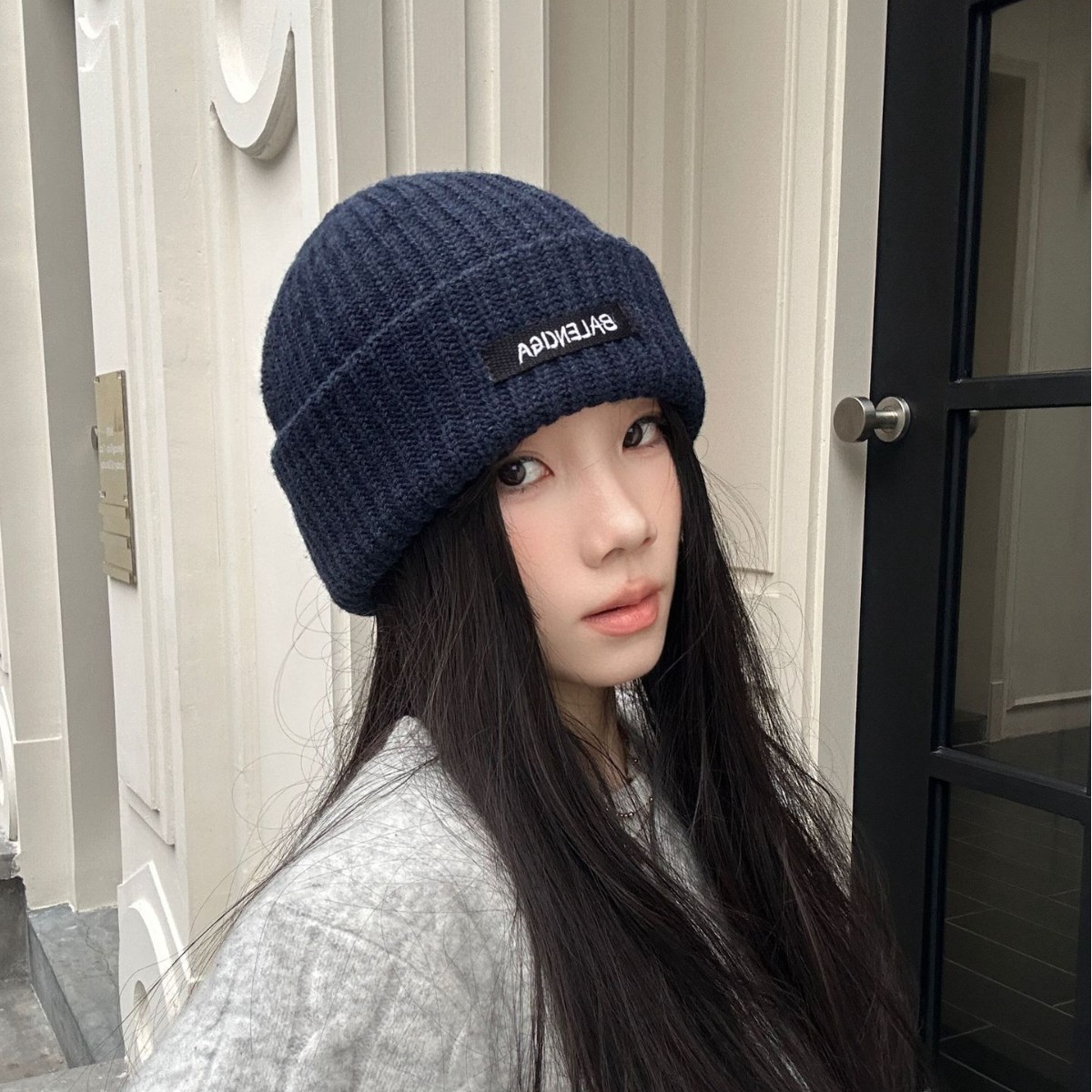 Autumn and winter versatile fabric label knitted cap, thickened headband to show off face, small woolen cap for cold protection and warmth, ear-protecting headband, cold cap Specification image