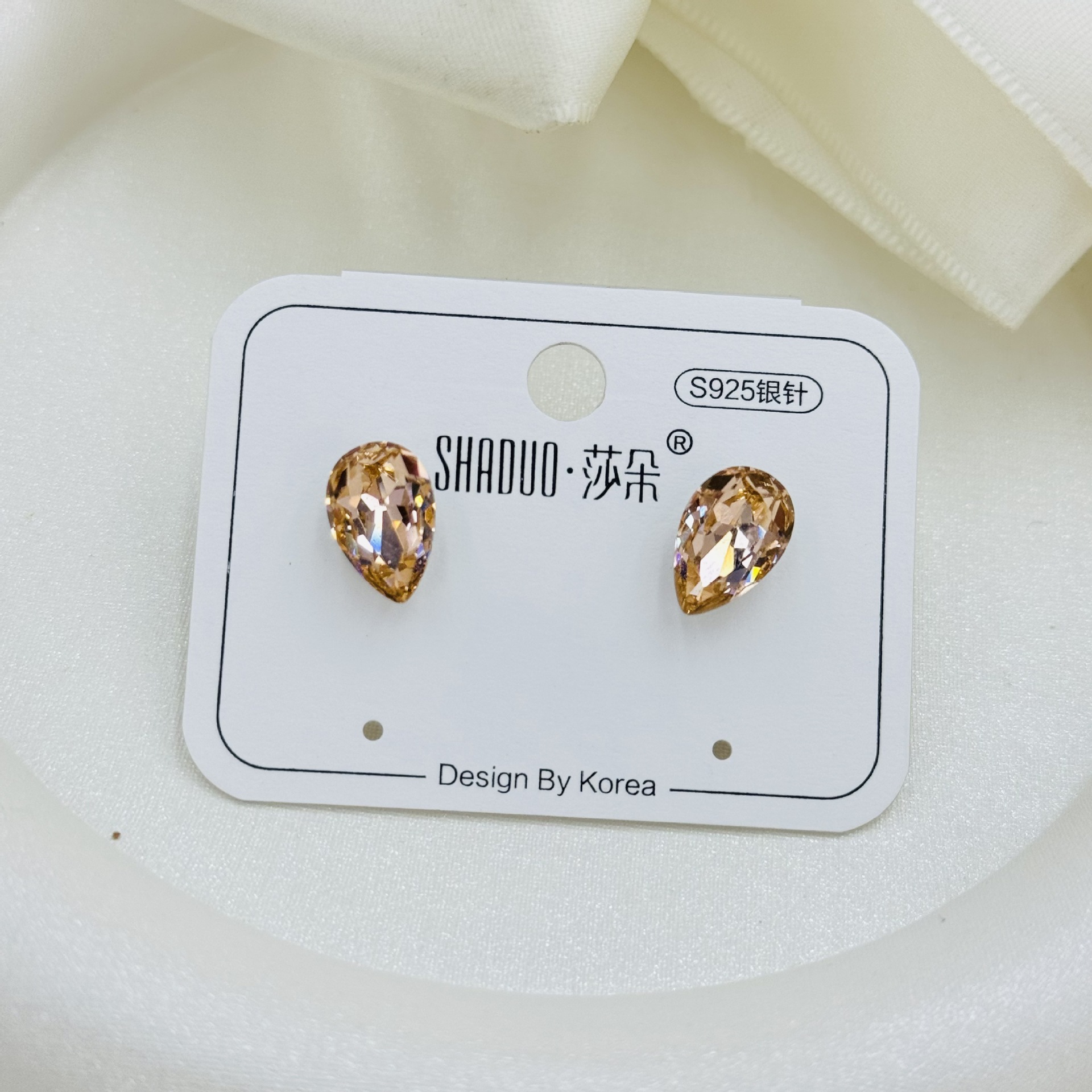 S925 Silver Needle teardrop-shaped crystal Stud earrings for women, simple and elegant, versatile and whitening earrings, Korean-style fashionable earrings Application Scenario
