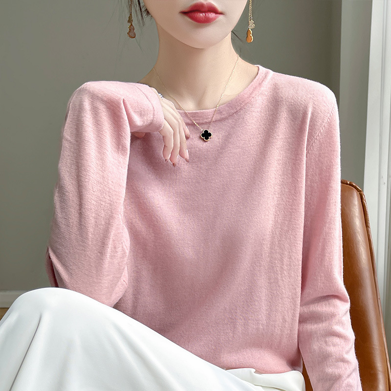 A fine-spun fine wool knitted sweater for women with a round neck, thin spring loose long-sleeved mulberry silk T-shirt, paired with a base layer top Application Scenario
