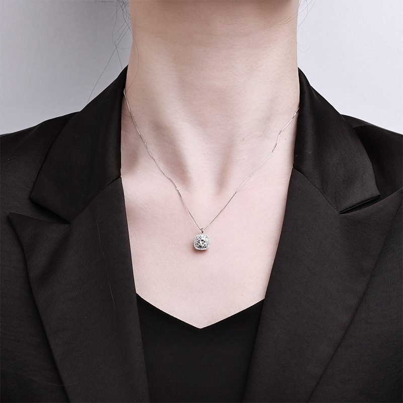 卓恒甄选s925纯银莫桑石方糖吊坠小香风高级感项链工厂直销银饰品跨境批发