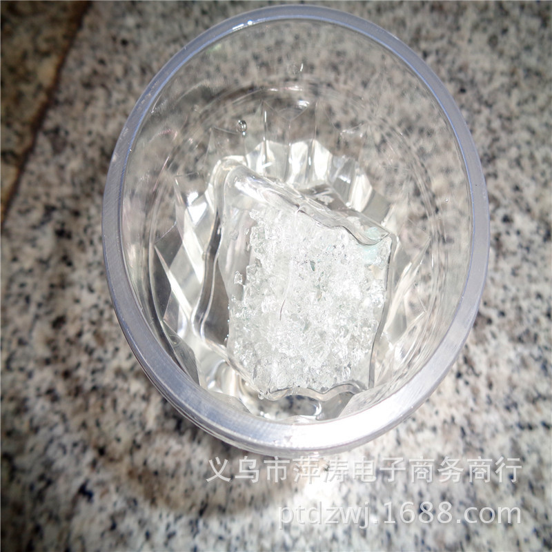 Seven-color luminous sensor ice cubes, birthday bars, dance halls, KTVS, touch night lights that light up when exposed to water, wedding gifts Application Scenario