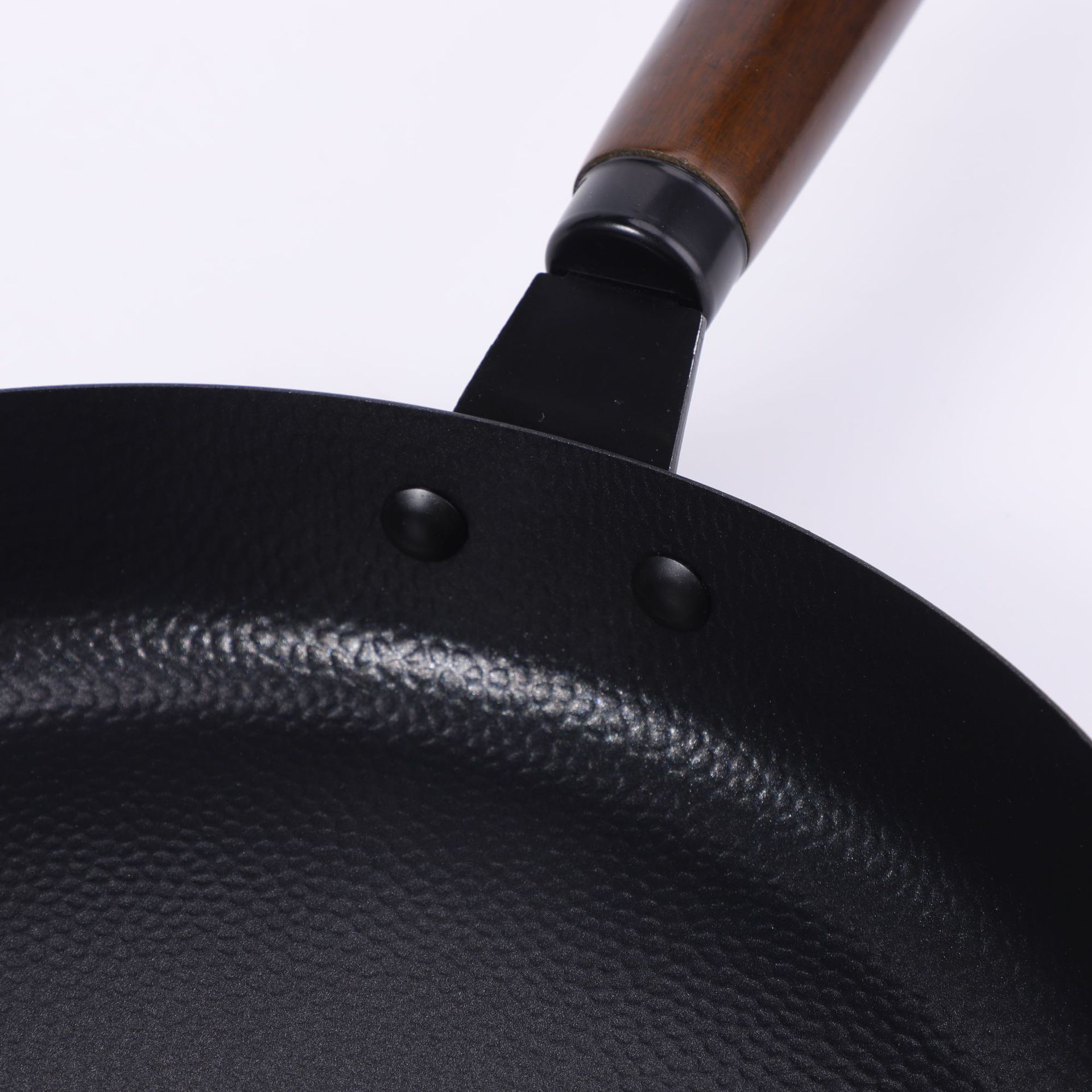 A complete set of flat-bottomed cookware, a three-piece set of household wok and non-stick pan, a combination of gas stove-specific kitchenware Specification image
