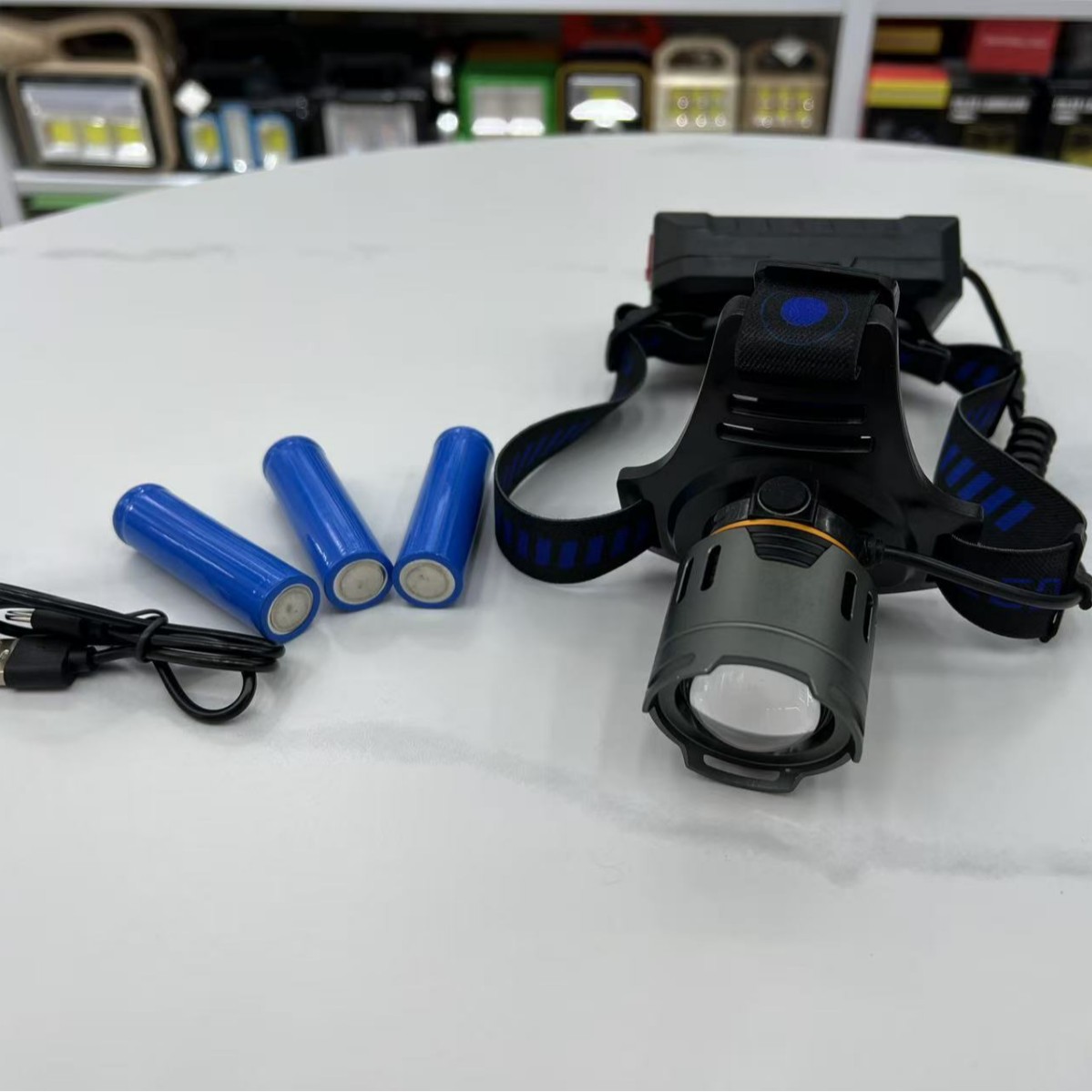 跨境新款白激光头灯远射头戴式LED可充电户外变焦头灯电池仓带灯