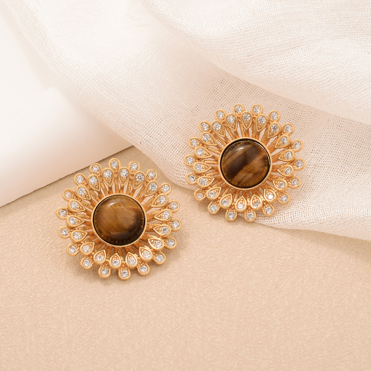 Tiger eye earrings, Maillard earrings, Hong Kong-style retro high-end round face slimming, light luxury sunflower design autumn and winter earrings Specification image