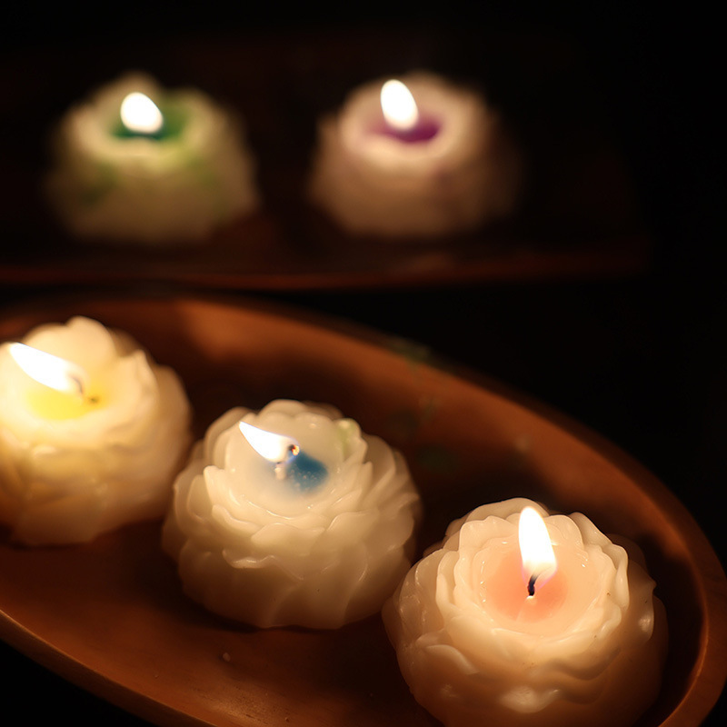 Fluorescent luminous low-temperature candle, 42 degrees drop wax, soybean scented wax, gradient peony mood candle Application Scenario