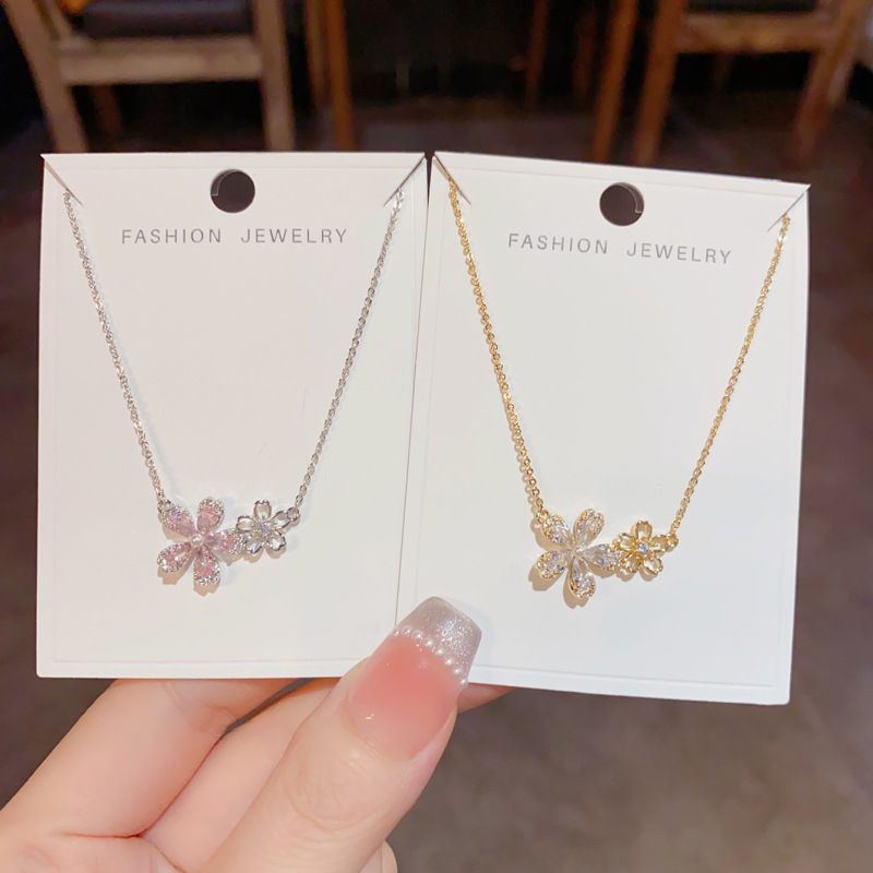 Zircon double flower necklace for women in an Ins-style, niche flower style, the same as the popular online celebrity's high-end, light luxury forest-themed collarbone chain accessory