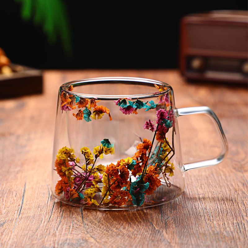 Cross-border new product, popular petal flower-shaped cup, high appearance level, dried flower real flower double-layer creative high borosilicate coffee glass cup Application Scenario