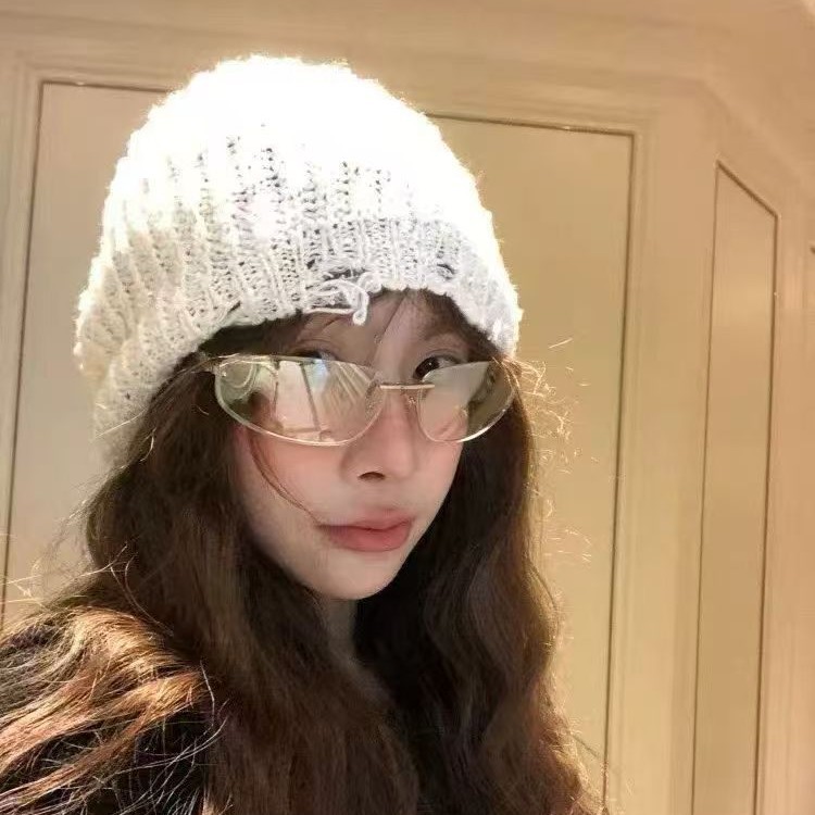 Korean-style pure cotton autumn and winter women's woolen knitted cap, versatile, fashionable and cold cap, small round face hat that shows off the face Application Scenario