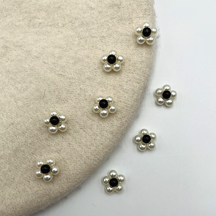 Hand-woven imitation pearl flower DIY clothing accessories are selling well, sweet girl earrings, headwear and jewelry accessories Application Scenario