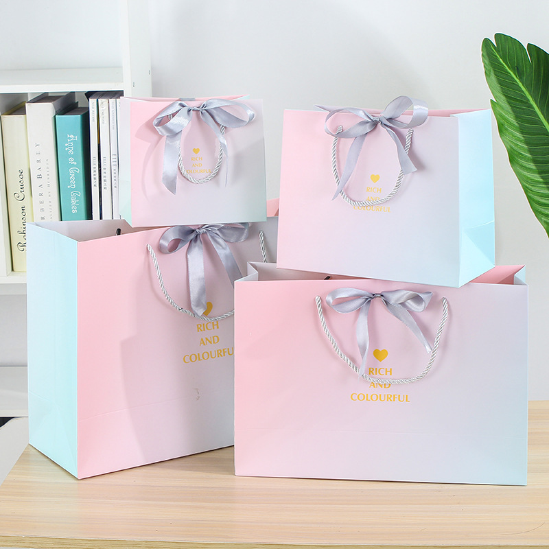 New InS-style packaging bags, gradient gift bags, clothing store handbags, paper bags with logo printing, gift bags details Picture