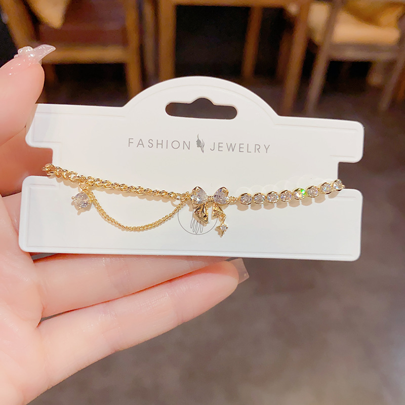 The diamond-encrusted waist bracelet is a unique and feminine design with a simple and cold retro style. It's a fashionable accessory for your best friend details Picture