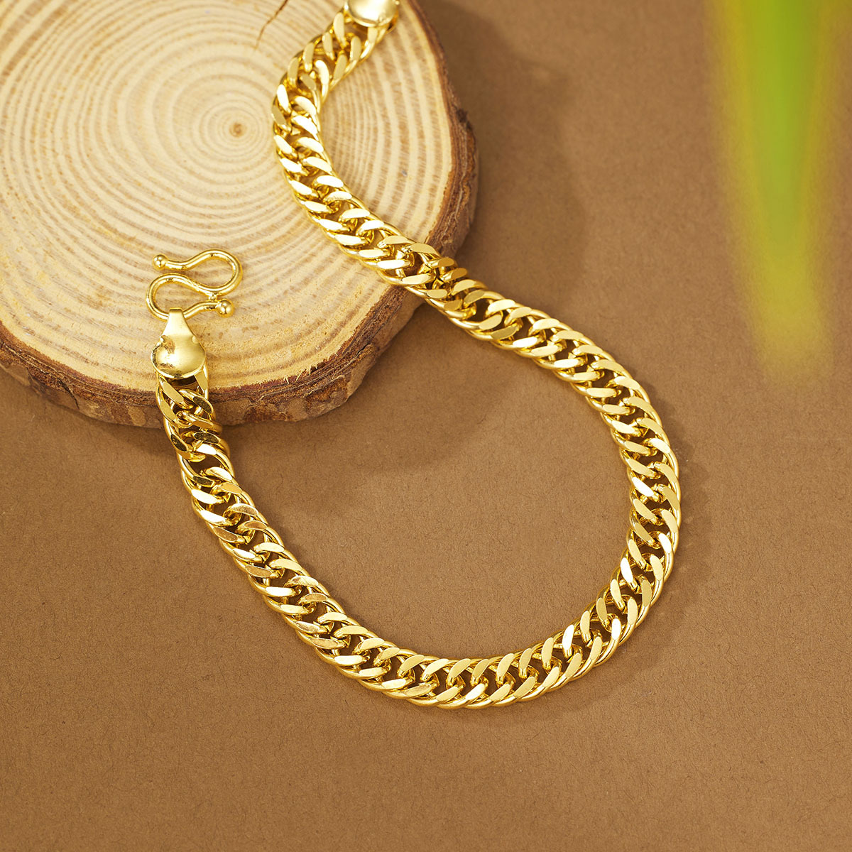Gold-plated double-clasp 6mm / 8mm Guba bracelets for both men and women, long-lasting color retention, retro sand gold jewelry, a cross-border bestseller Application Scenario