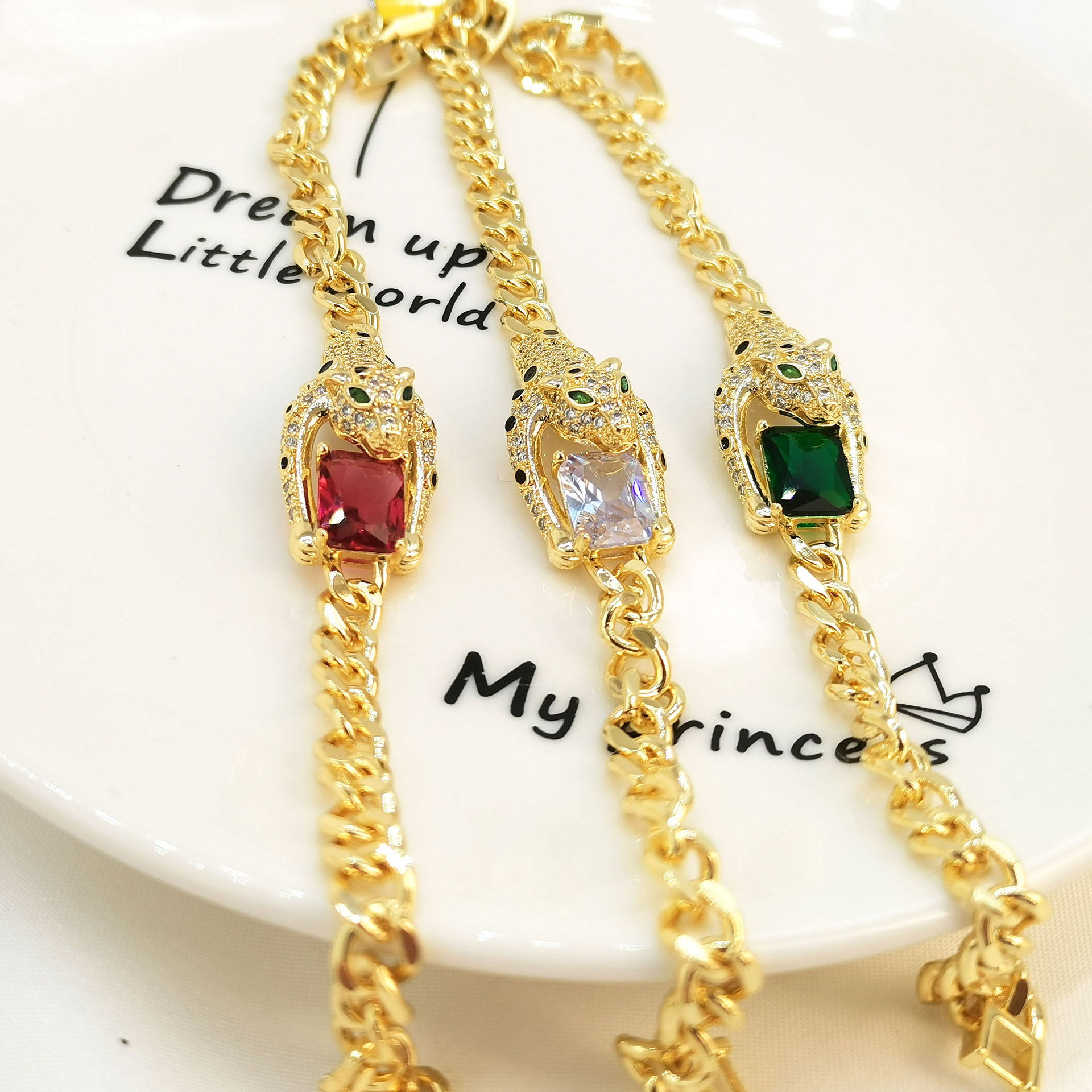 The exaggerated hip-hop Cuban chain bracelet from Europe and America is trendy for both men and women, with a cold and individualized style. The zircon leopard head bracelet is fashionable details Picture