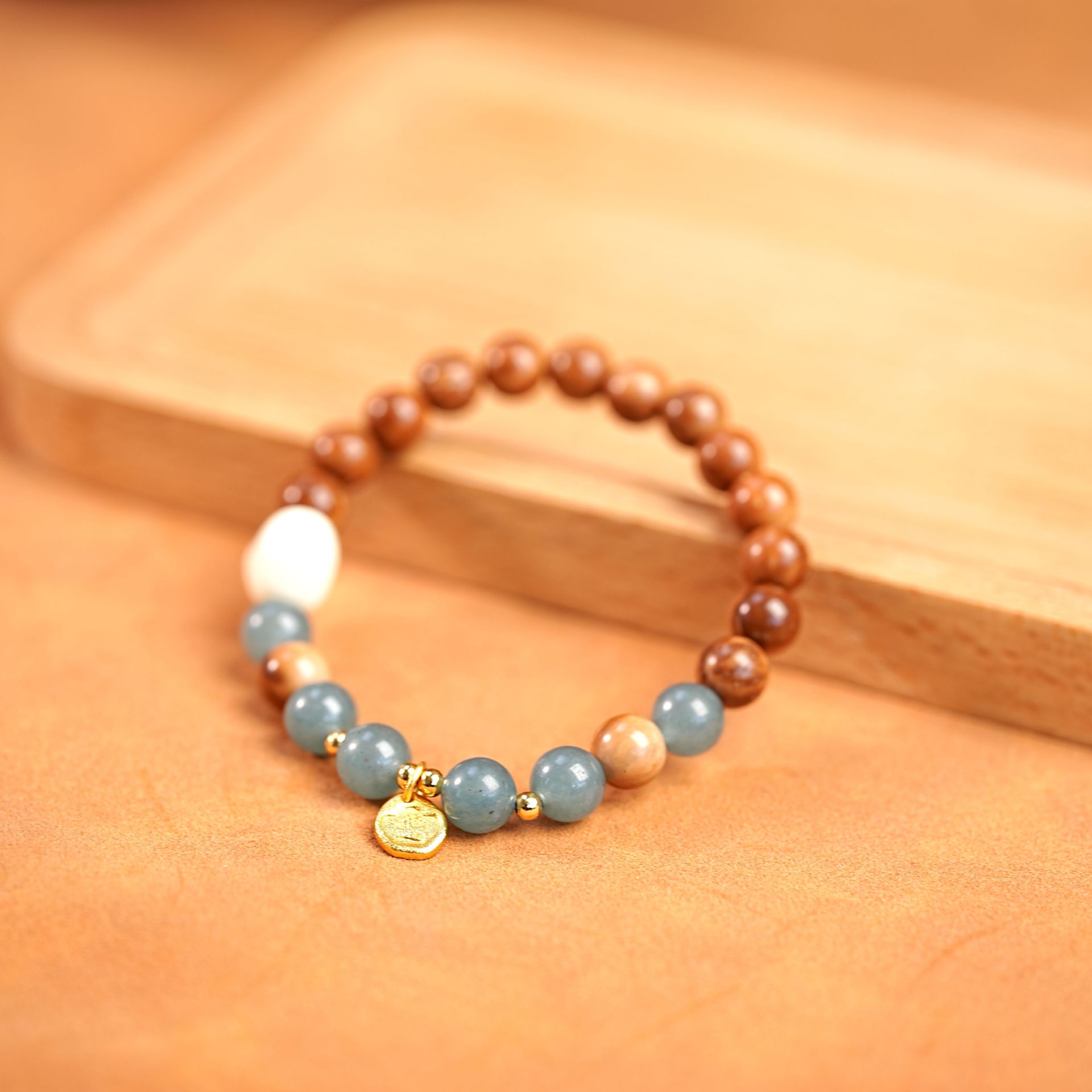 Natural passion green sandalwood agate beaded bracelet, new Chinese-style retro collectible bracelet, fashionable and versatile men's and women's accessories details Picture