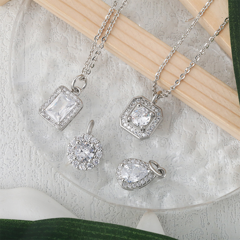 Honglu's best-selling copper-plated slightly inlaid zircon necklace for women's summer, a light luxury and niche pendant with a high-end collarbone chain accessory wholesale details Picture