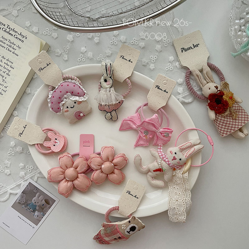Acrylic cute children's hairpins, gripper hair accessories, fashionable little princess hairpins Application Scenario