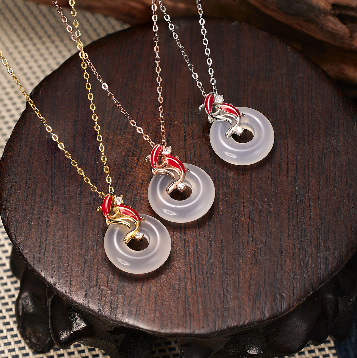S925 Silver National Trend Resin Carp Collarbone Chain Koi Necklace, Women's inlaid white chalcedony Peace Pendant, Niche light Luxury Pendant Application Scenario