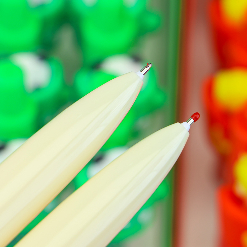 New cookie bear hide-and-seek surprise pen, creative cartoon shape press type gel pen, high appearance level signature pen Application Scenario