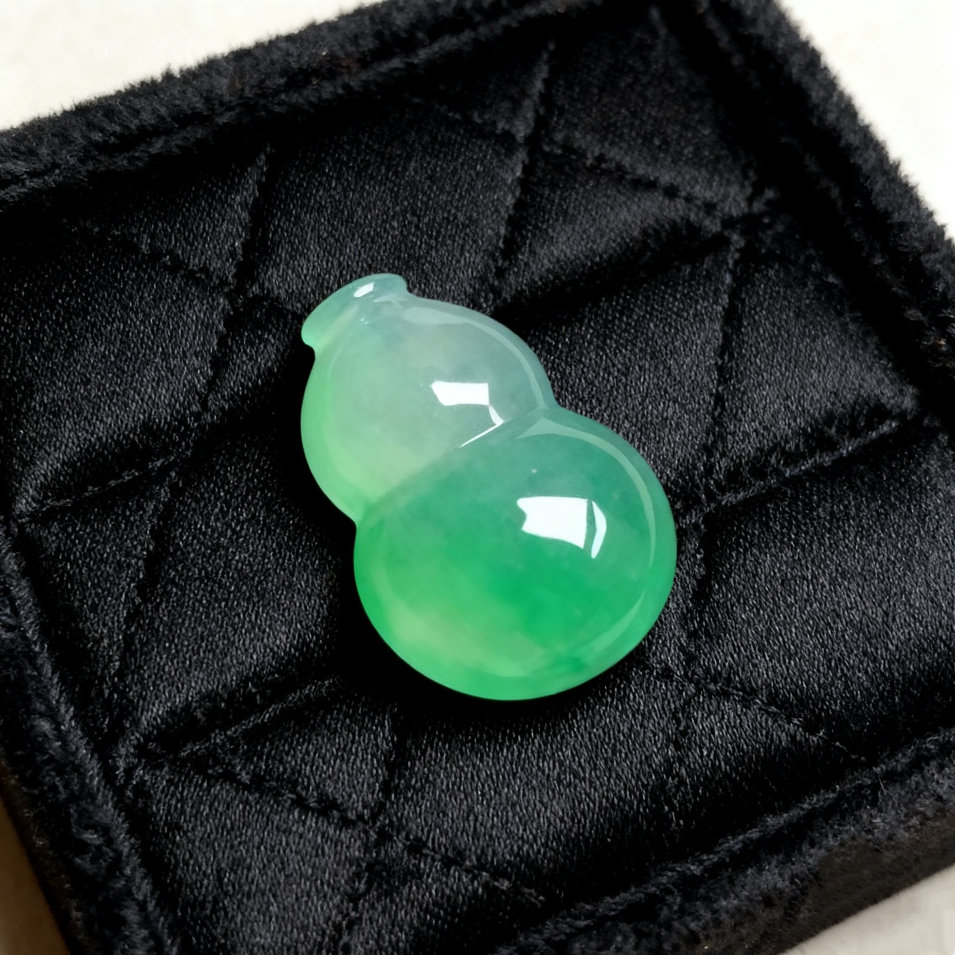 Wholesale of natural African green gourd pendants, necklaces and bracelets, handcrafted diy jewelry and pendant accessories