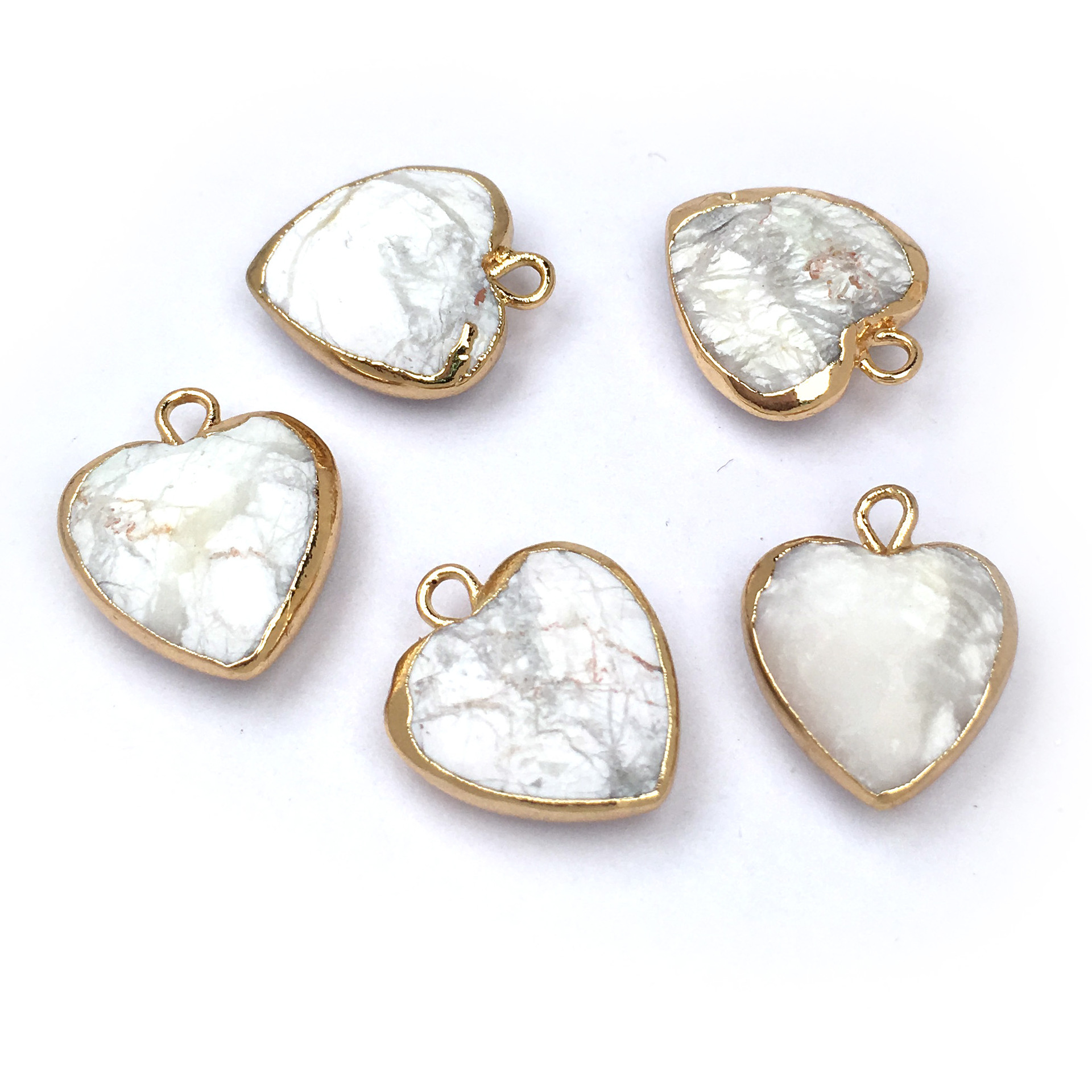 Exquisite and versatile pendant, heart-shaped cut semi-precious stone pendant with gold edge, simple and elegant DIY necklace accessory pendant Item Picture