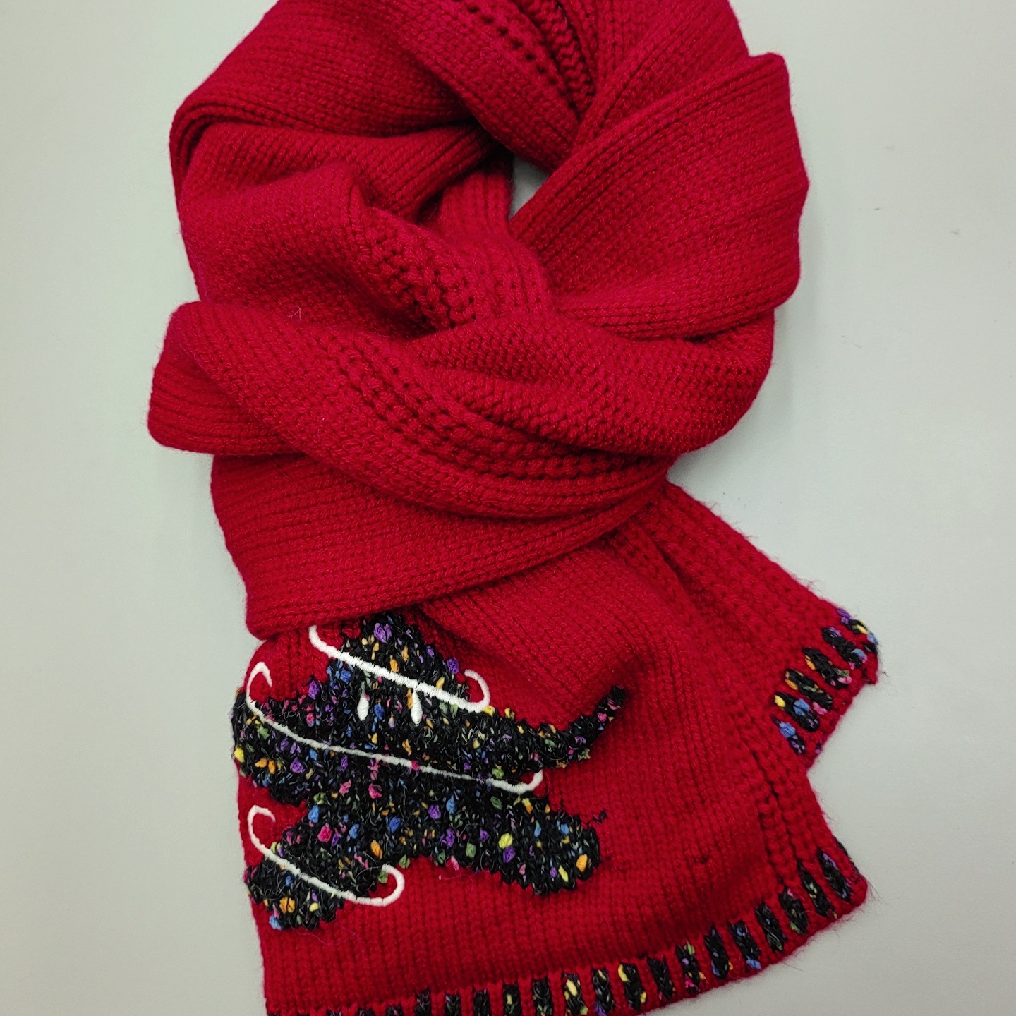 A soft and glutinous red sweater with sugar beans and stars in stock for the Spring Festival, a laid-back style knitted sweater with a strong New Year atmosphere for students in autumn and winter