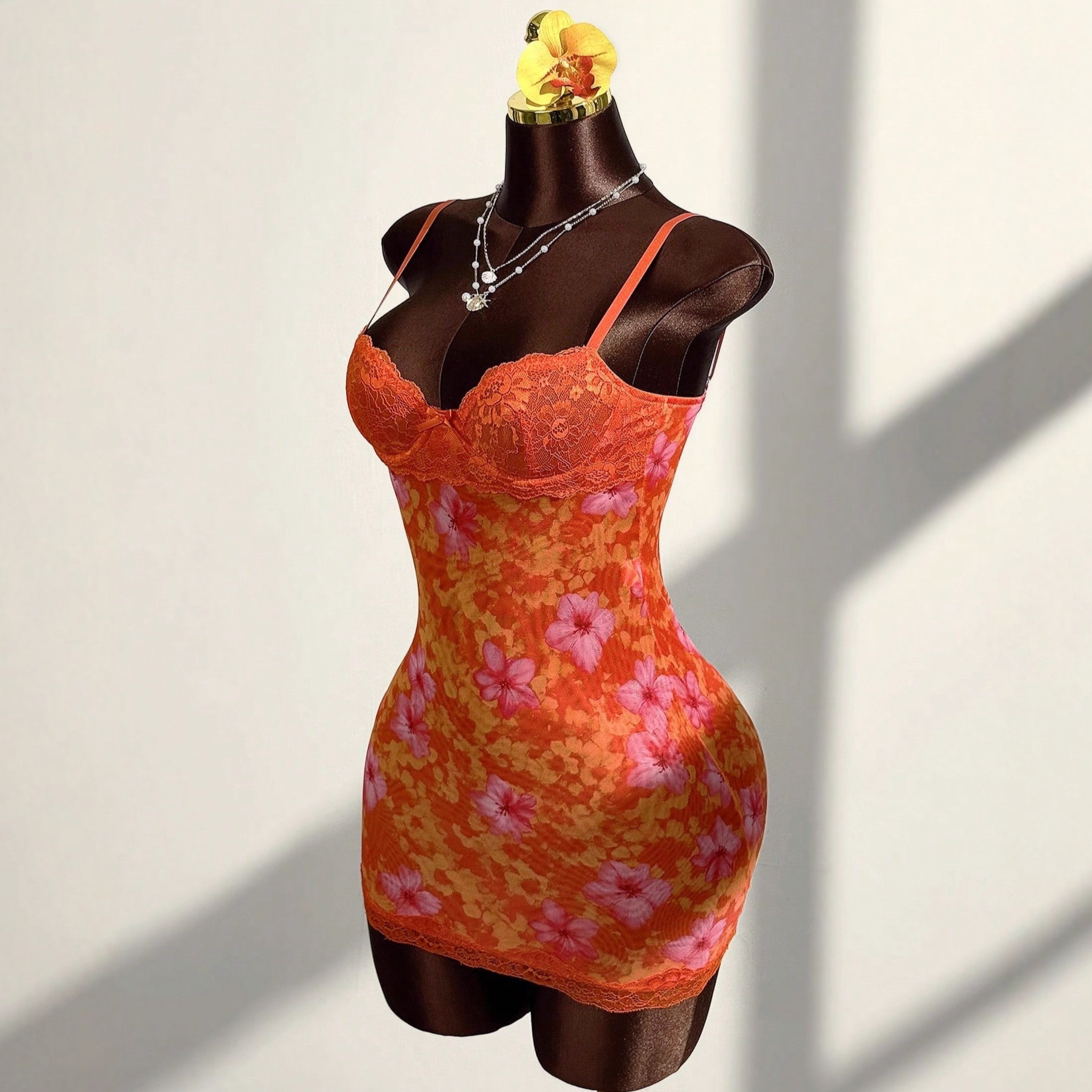 New European and American retro fashion, slimming and sexy, waist-cinching printed deep V lace patchwork halter mini dress for women details Picture