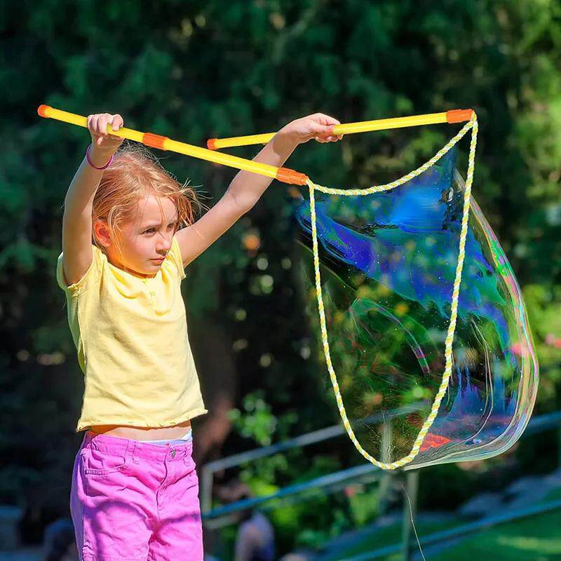 Cross-border best-selling bubble rope, double-rod pull rope bubble stick, detachable large bubble stick, bubble ring performance props Application Scenario