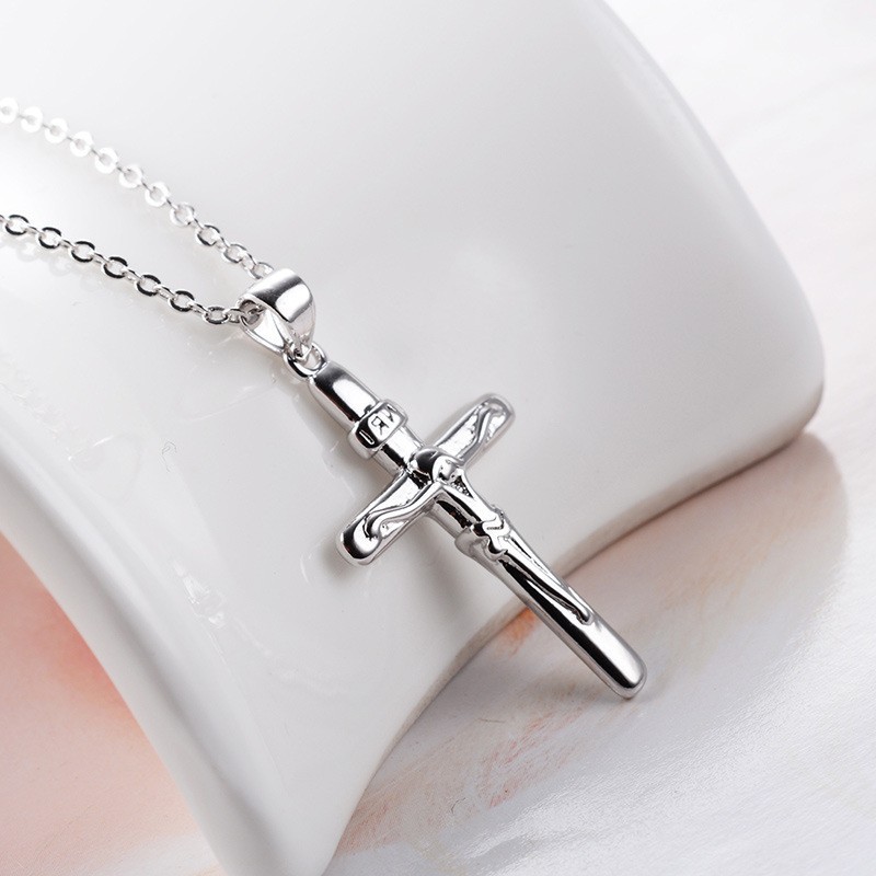 A popular cross-shaped simple geometric pendant necklace for cross-border European and American trade, suitable for both men and women with color-preserving electroplated copper necklaces details Picture