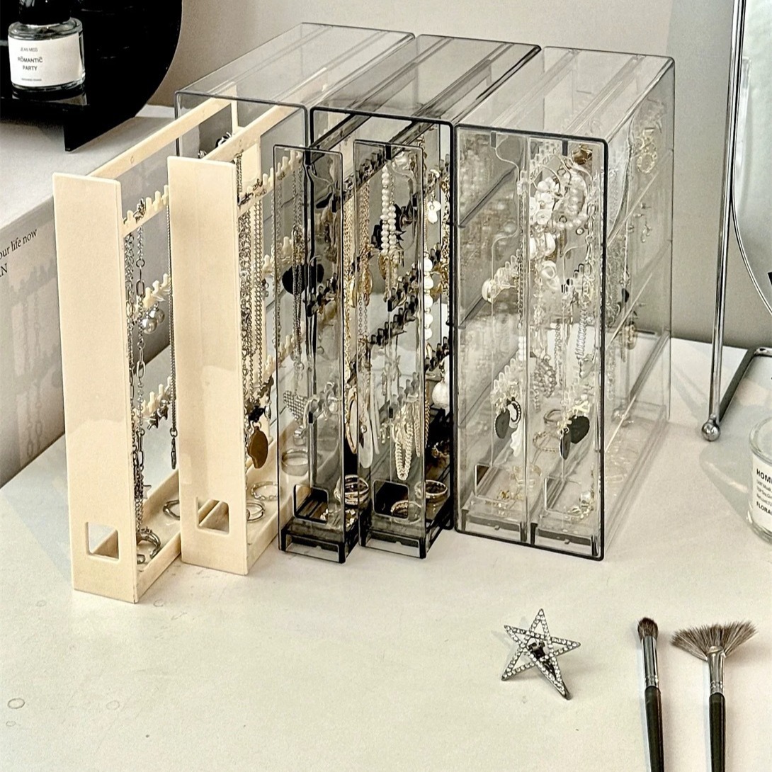 Transparent jewelry storage box, earrings, stud earrings, necklace bracelet display stand, acrylic dust-proof and anti-oxidation jewelry box Application Scenario