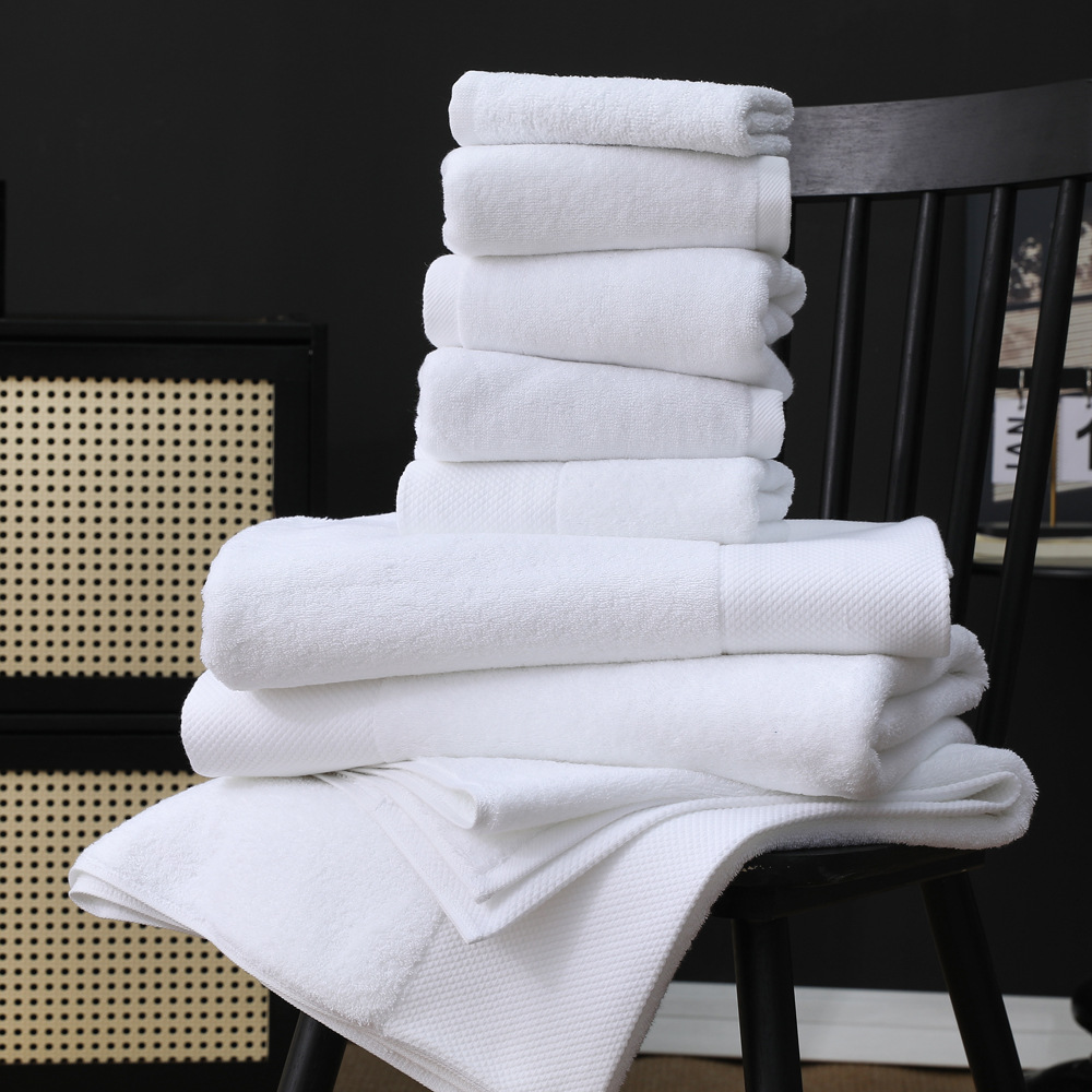 Thickened absorbent pure cotton towels and bath towels for five-star hotels. Large towels and bath towels for homestays, hotels and beauty salons are available with logos details Picture