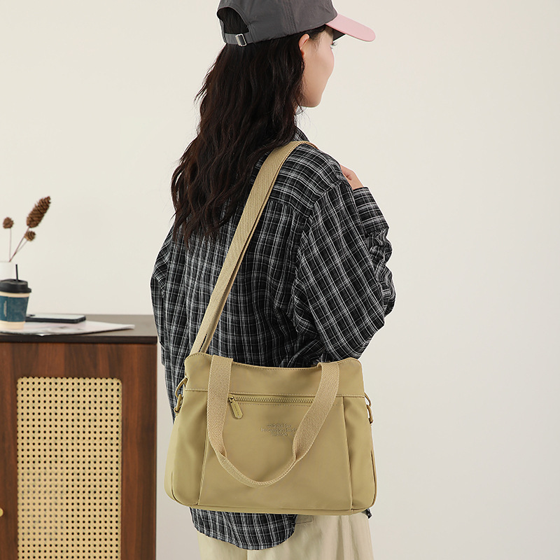 Nylon shoulder bag, crossbody bag, large-capacity handbag, commuter tote bag, ladies details Picture