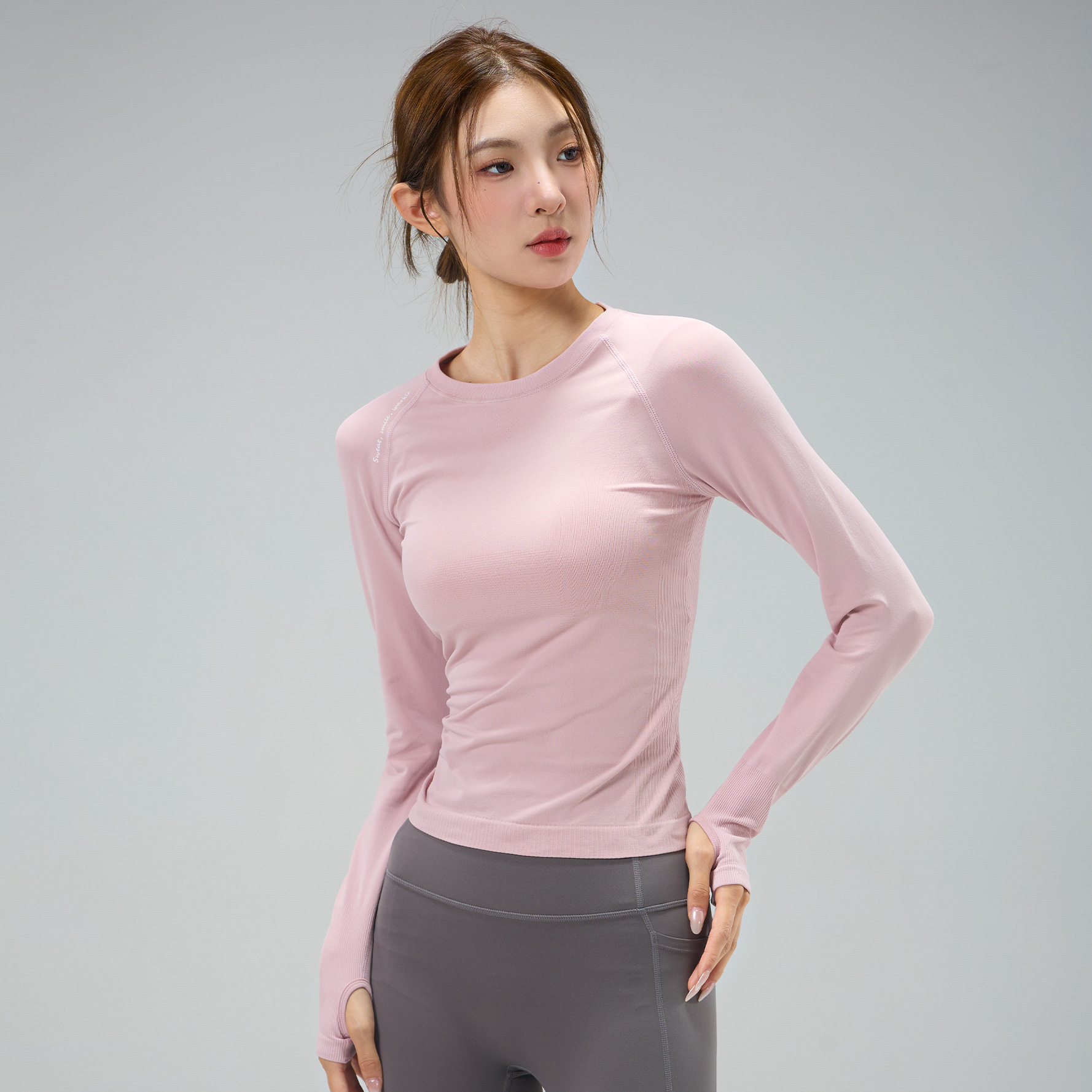 Yoga wear top for women in autumn and winter, round neck, tight height, elastic and slimming, long-sleeved sports, running, quick-drying training and fitness wear details Picture